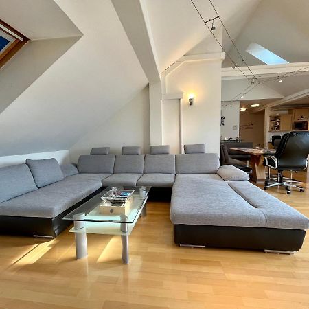 Atemberaubendes Loft Mit Pool Apartment Wina Bagian luar foto