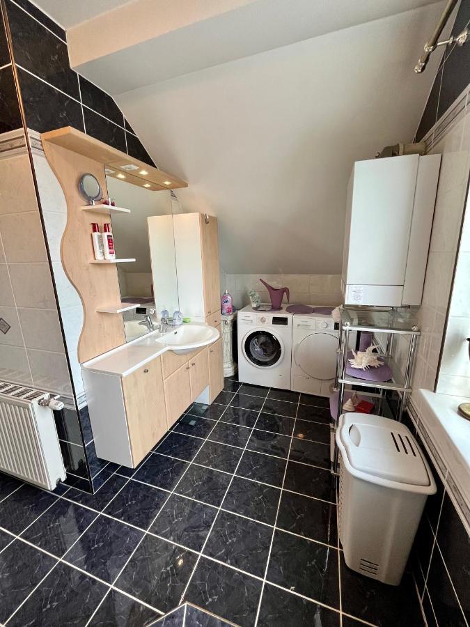Atemberaubendes Loft Mit Pool Apartment Wina Bagian luar foto