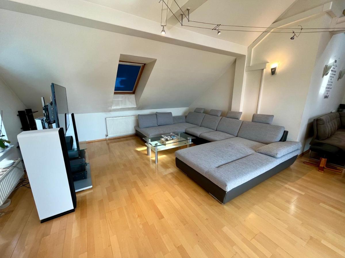 Atemberaubendes Loft Mit Pool Apartment Wina Bagian luar foto